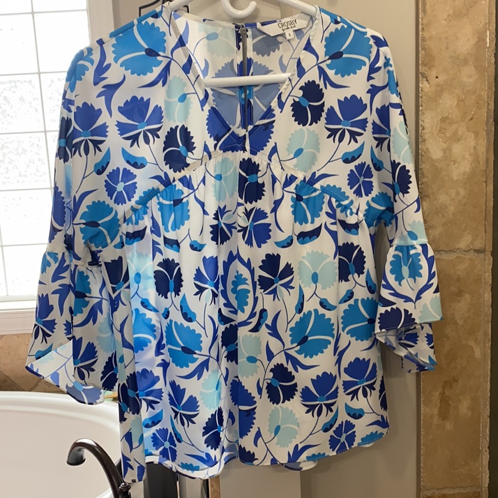 Crosby by mollie burch blue flower top/ button in back size small